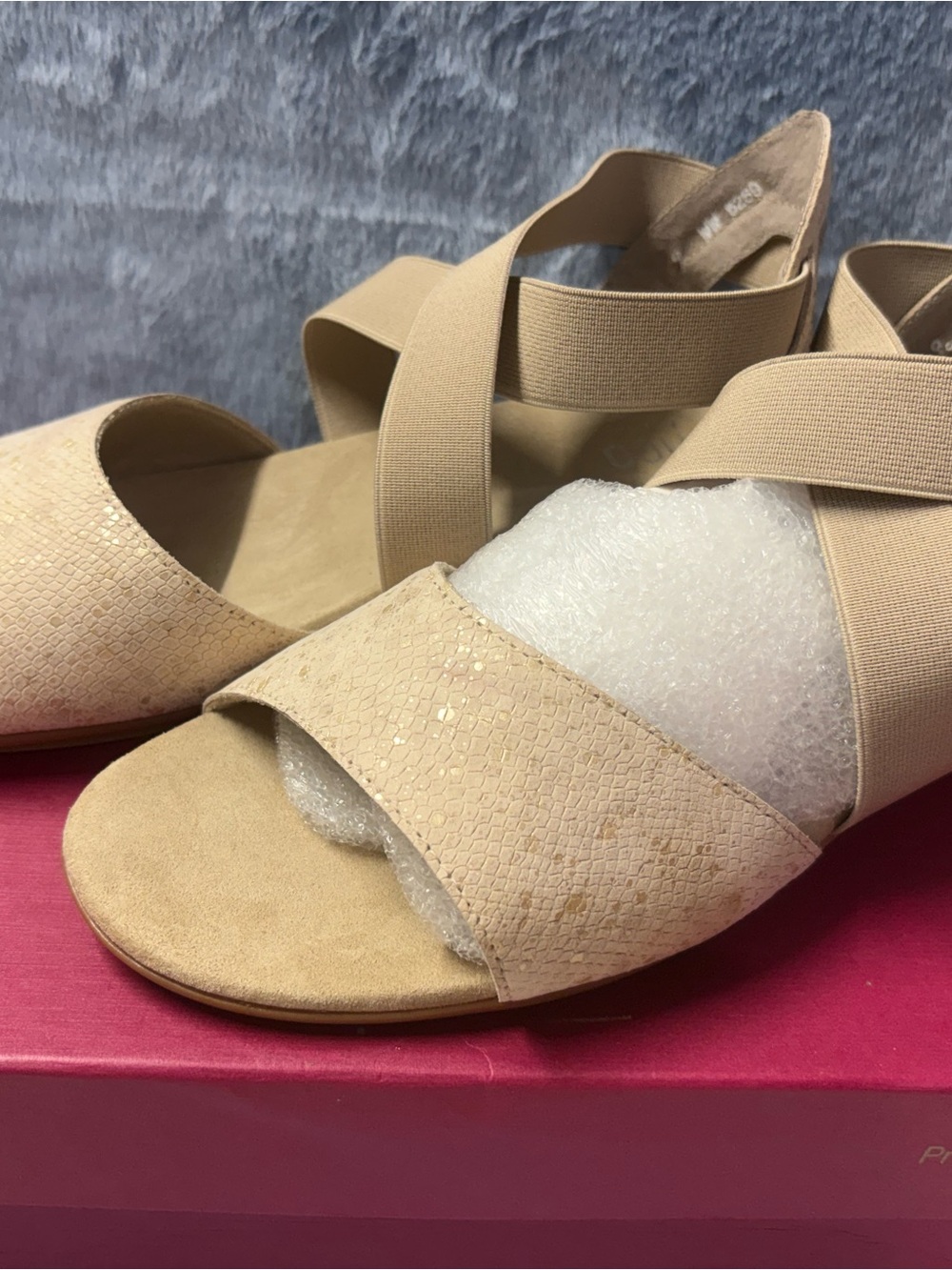 NIB Munro Beige Crisscross Elastic Sandals Size 9